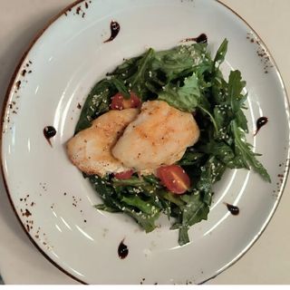 Судак с миксом из зелени