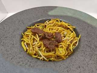 247 Noodles saltati con manzo