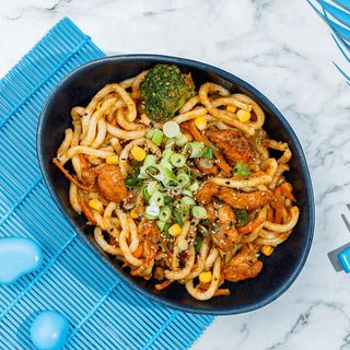 Wok udon cu pui in sos Taiwanez