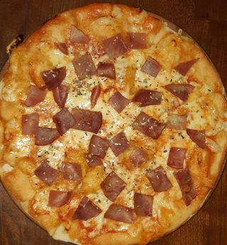 Pizza sa pršutom 