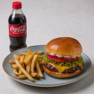 Chilli Smash burger s malim krumpirićima i piće