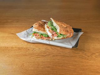 Salmone leggermente affumicato, stracciatella - media