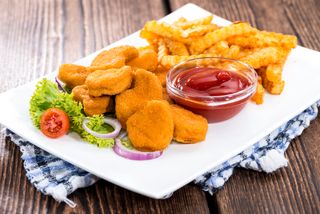 Chicken nuggets i pomfrit