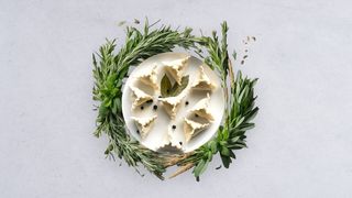 Pierogi z jeleniem i jałowcem