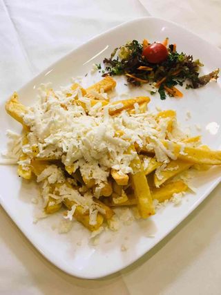 Cartofi Prajiti cu Branza Rasa