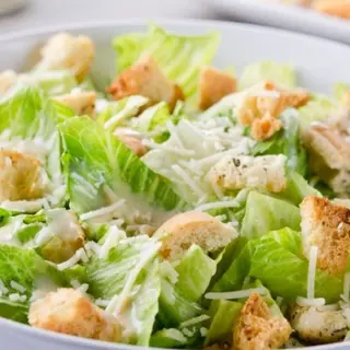 Salată caesar