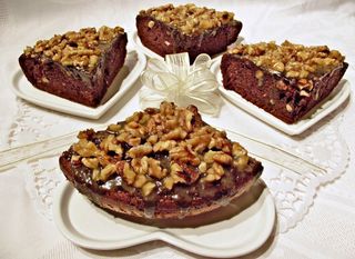 Negresa cu nuca si sirop de ciocolata