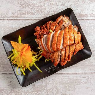 Kaczka po pekińsku z marynowaną kalarepą i marchwią oraz ryżem