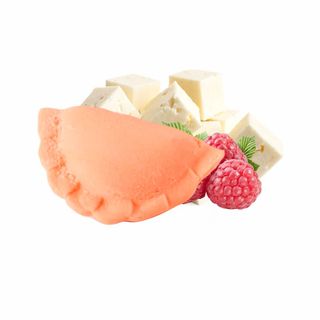 Рожеві вареники з сиром та ягодами (1000г)