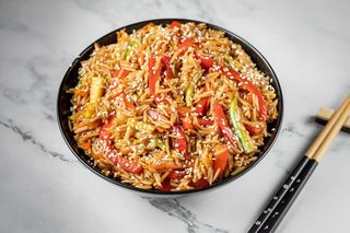 ბრინჯი ბოსტნეულით ტკბილ-ცხარე