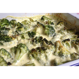 Броколи със сос от синьо сирене (300г)