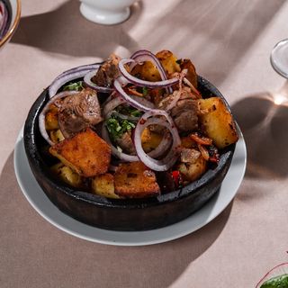 ოჯახური ღორის ხორცით