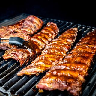 ŻEBERKA WIEPRZOWE  na ostro  pasek 500 g