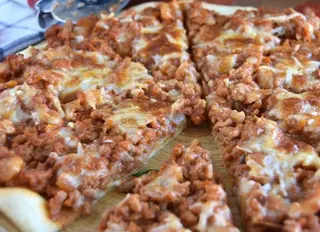 Pizza Bolognesa
