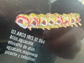 U3. Uramaki Arco Iris De Atún Y Aguacate Envuelto De Atún (8 Pzs.)