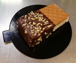 Biscotto semifreddo grande fiordilatte e cioccolato