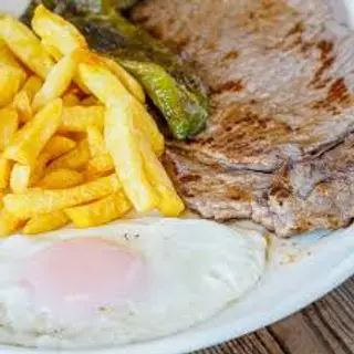 Plato Combinado De Ternera Beicon y bravas