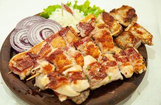 Rolovani pileći ražnjić 1kg