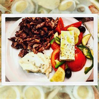 Ghiros special con patate fritte