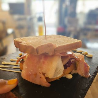 SANDWICH CRUJIENTE DE BACON