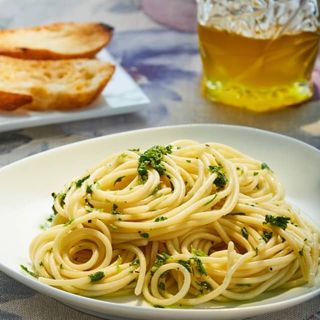 Spaguetti ajo aceite y pimiento picante