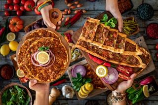 Pizza Lahmacùm Vegetal (falafel)