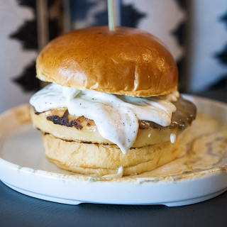 Burger de pollo amarillo