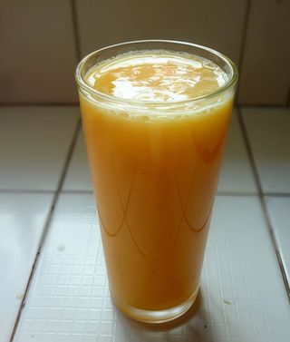 Zumo De Naranja Con Manzana Y Limón