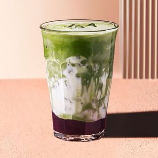 Iced Matcha Latte "Owoce Leśne"