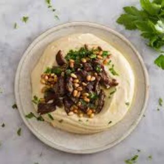 Hummus Con Carne Y Piñones