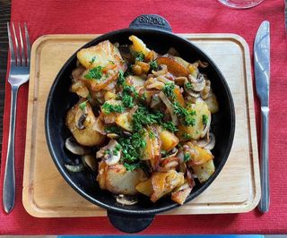 Картопля по-домашньому з лисичками