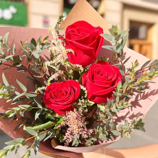 Ramo de 3 rosas rojas · Fibló