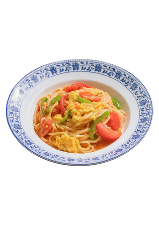 Nouilles À La Pote De Tomate Avec Œuf