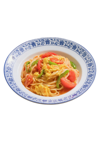 Nouilles À La Pote De Tomate Avec Œuf