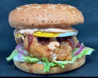 Філейний курячий бургер максі з яйцем (350г)