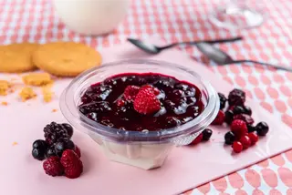 Panna cotta cu fructe de pădure