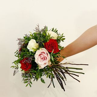 Ramo de Rosas Rojas, Rosas y Blancas "Resiliencia"