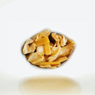 123 Pollo saltato con funghi e bambù