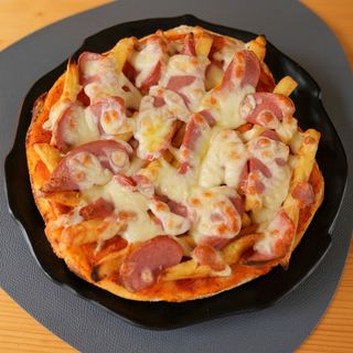 Mini Pizza con Patatine Fritte e Wurstel