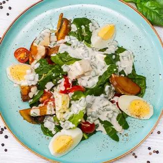 Салат с картофелем, шпинатом и грибами