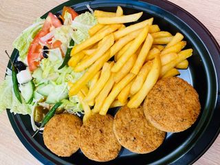 Talerz wegetariański falafel
