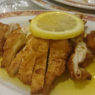 Pechuga De Pollo Con Salsa De Limón