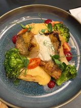 Морський окунь з креветочним пюре