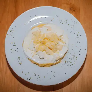 Pura sa pavlakom i dvije vrste sira