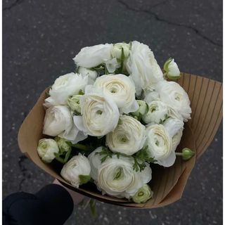 Ramo Variado De Ranúnculos Blancos