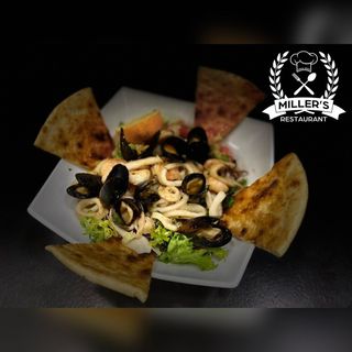 Salată cu fructe de mare 