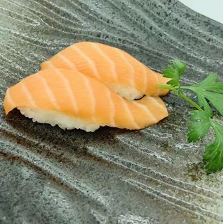 100. Nigiri sake