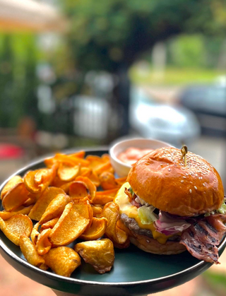 MENIU BURGER BAVAREZ (500g)