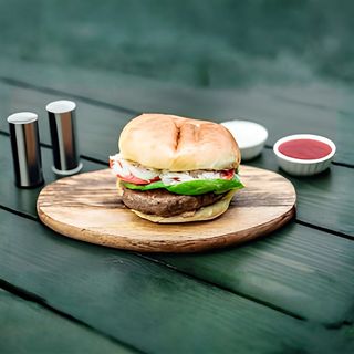 Pljeskavica 200 gr u lepinji