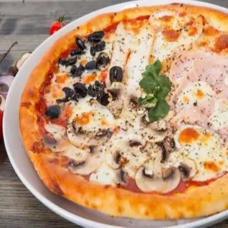 Pizza Cuatro Estaciones (Mediana Redonda De 30 Cm.)